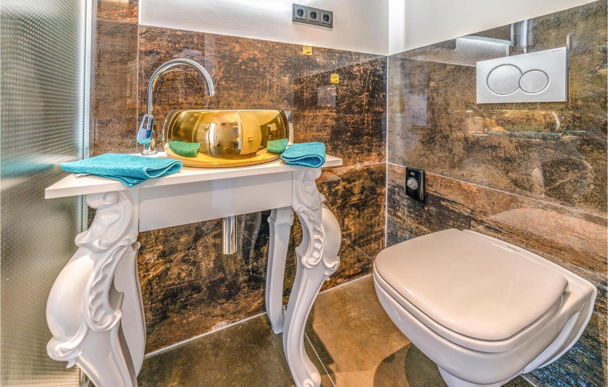 Stunning apartment in Mettmann with WiFi&2 Bedrooms Exterior foto
